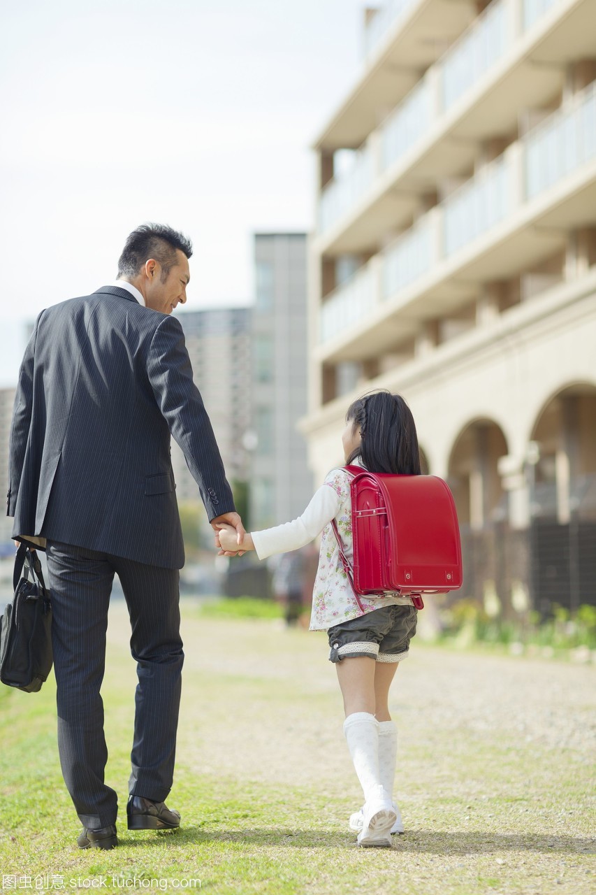 【八一】“警察叔叔，爸爸沒錢”（小說）